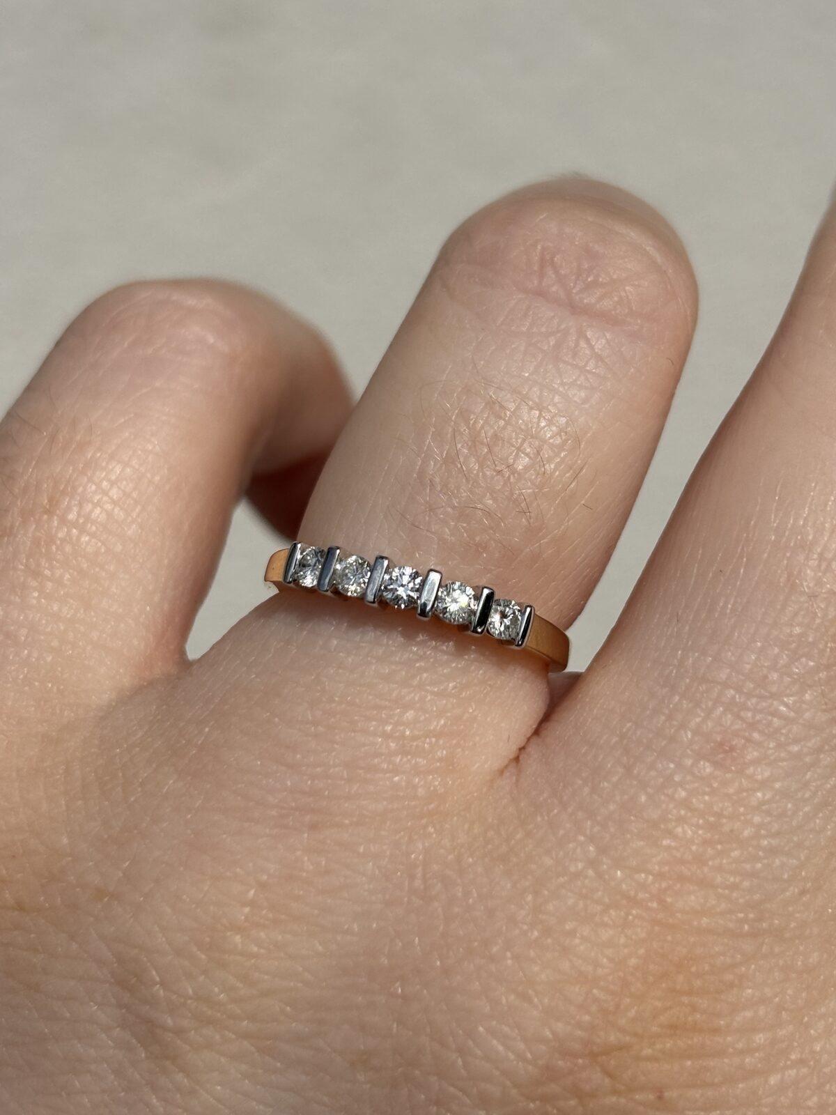 18ct Yellow Gold Bar-set Five Stone
