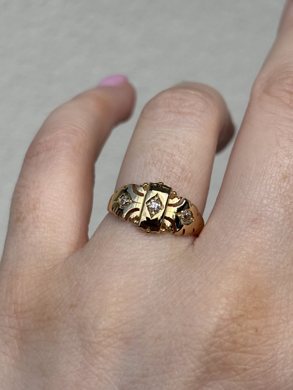 18ct Yellow Gold Antique Diamond Shield Ring