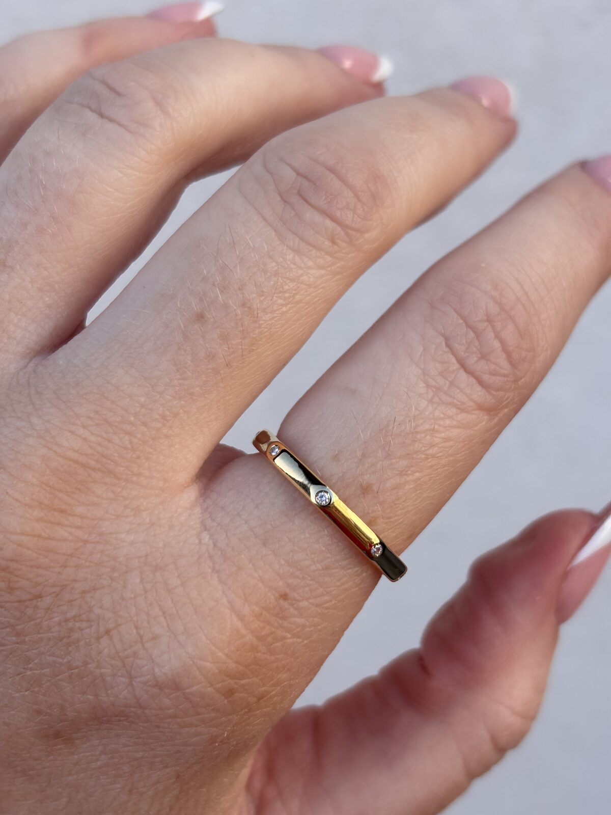 18ct Yellow Gold Scattered Diamond Geometric Band