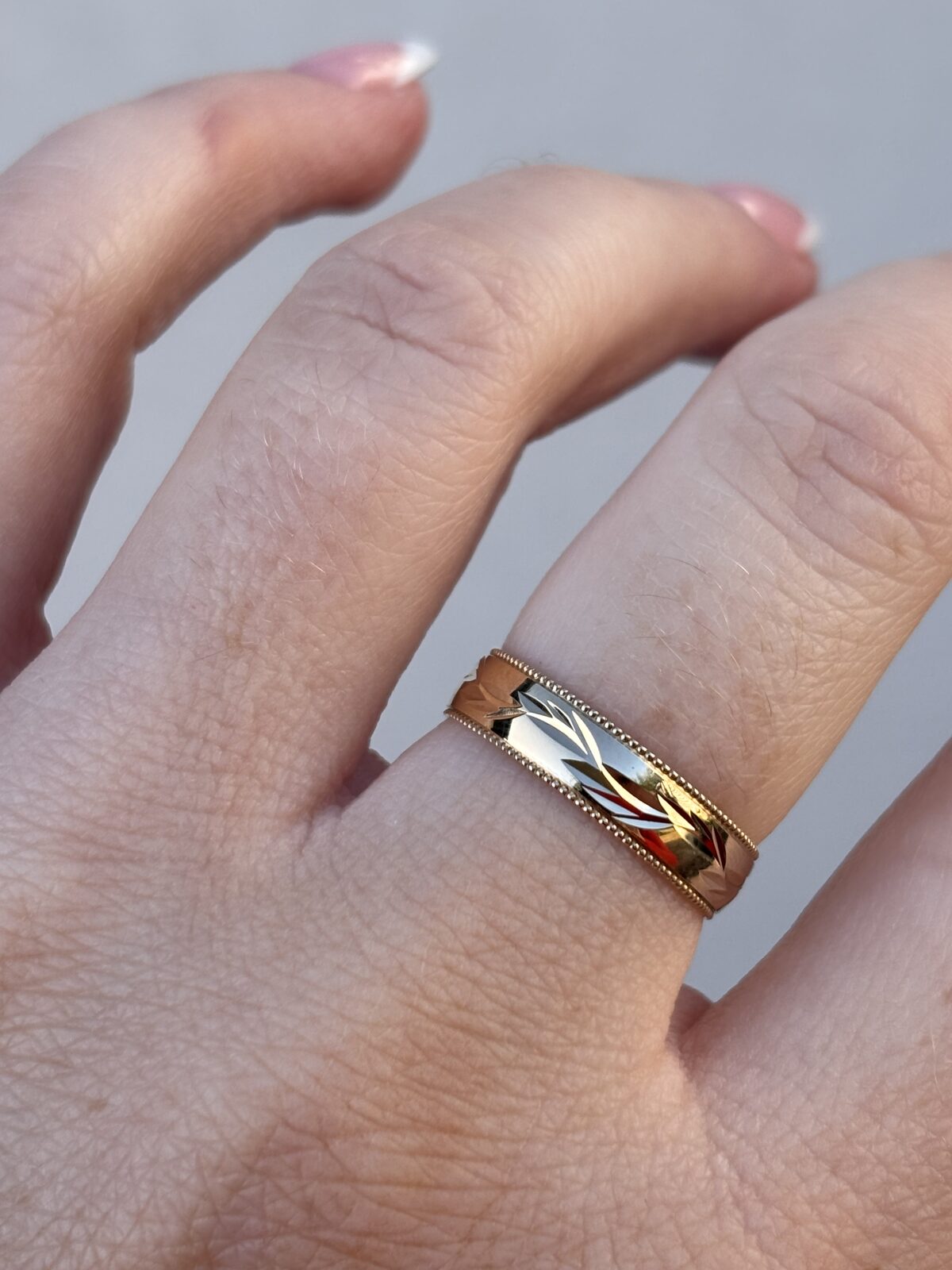9ct Yellow Gold Engraved Leaf Band