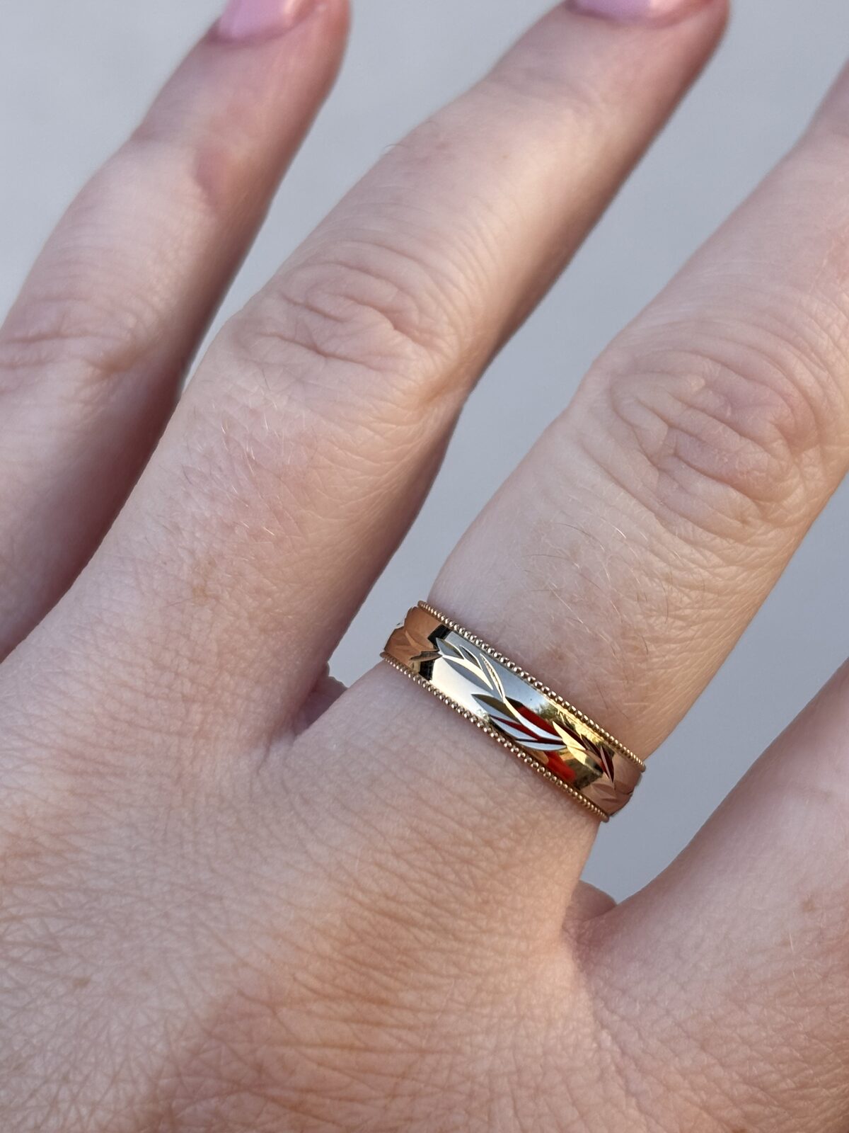 9ct Yellow Gold Engraved Leaf Band view 4
