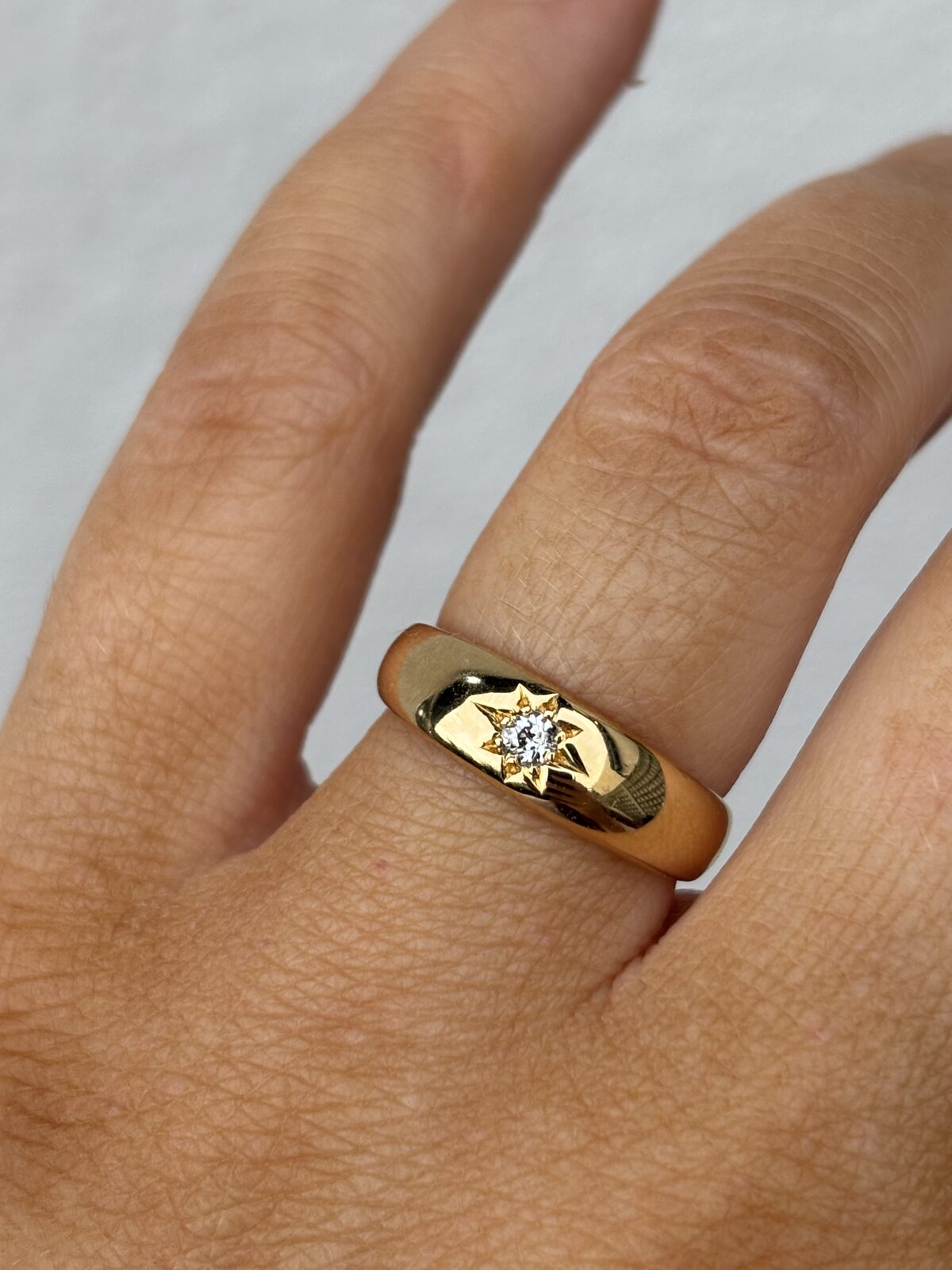 18ct Yellow Gold Diamond Gypsy Ring