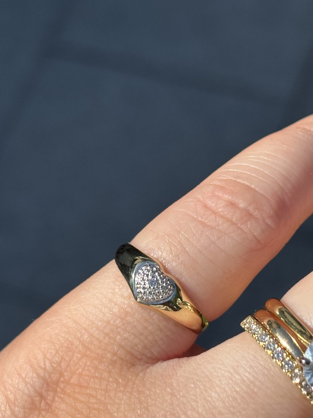 9ct Yellow Gold Diamond Heart Signet