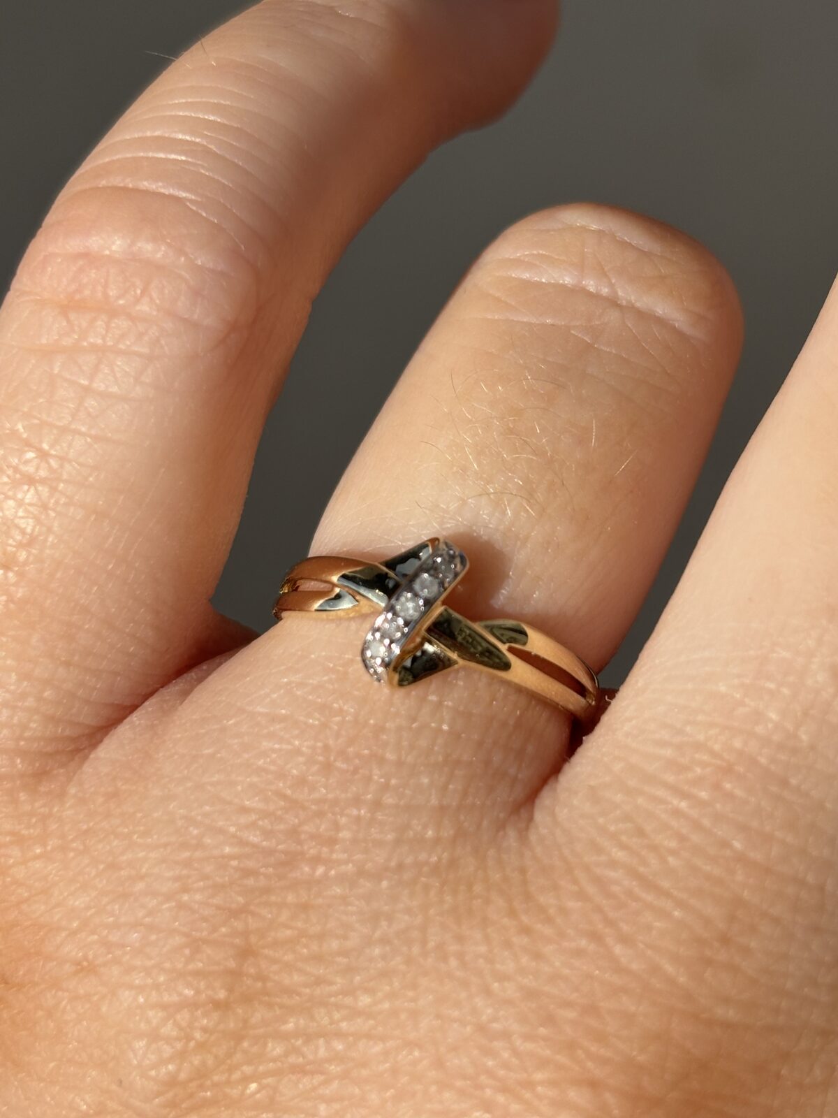 9ct Yellow Gold Diamond Knot Ring