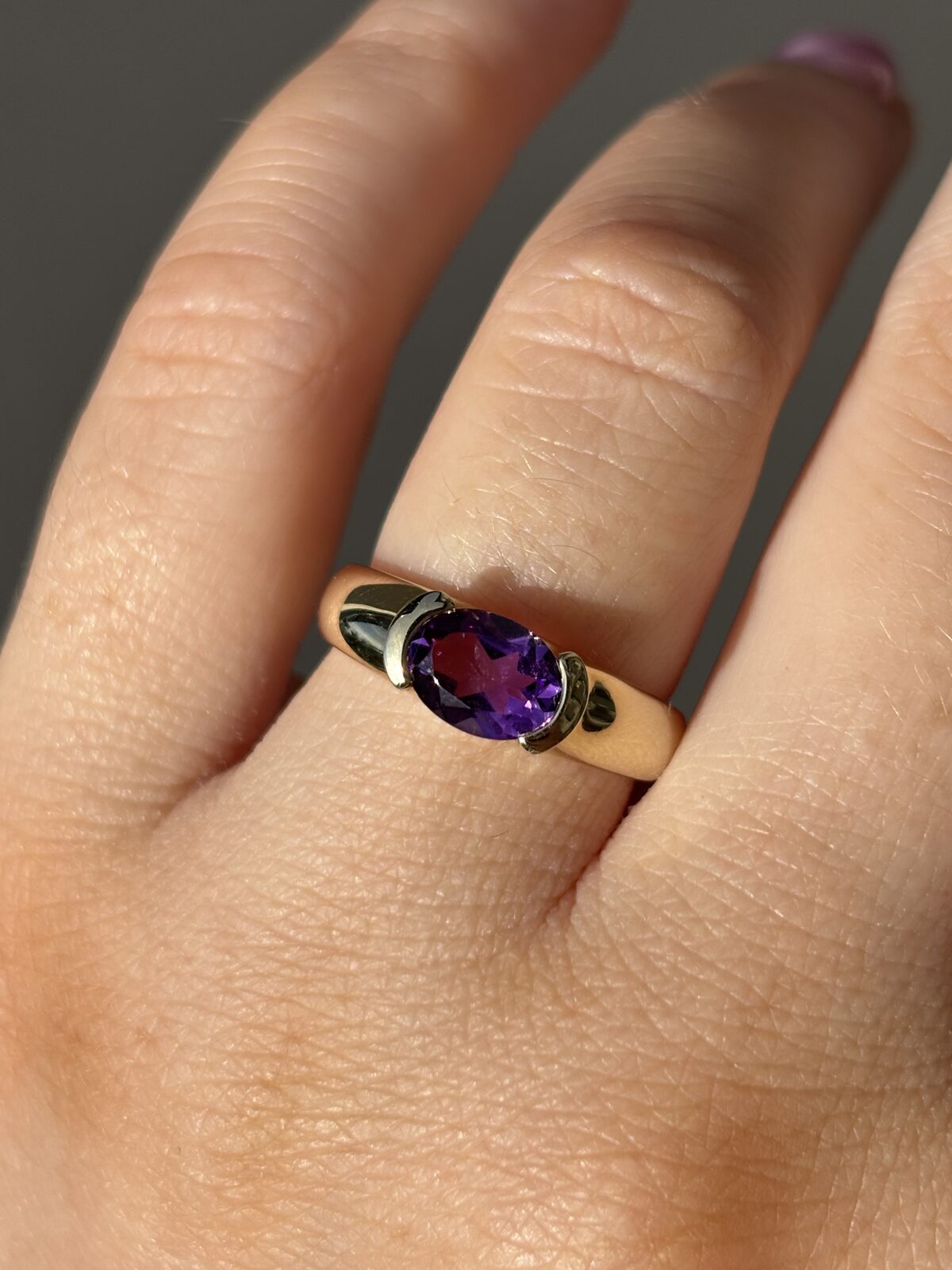 9ct Yellow Gold Half-bezel Amethyst Ring