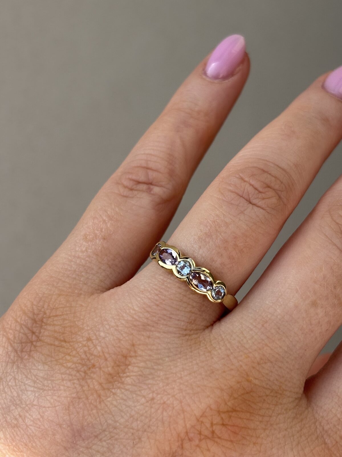 9ct Yellow Gold Amethyst and Topaz Band